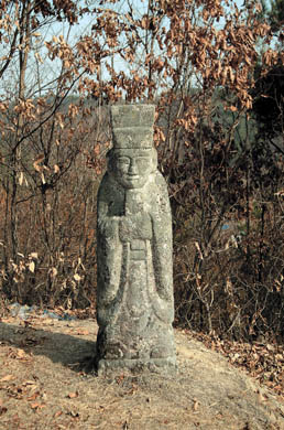 복두공복을 착용한 한여필 묘 문인석 이미지